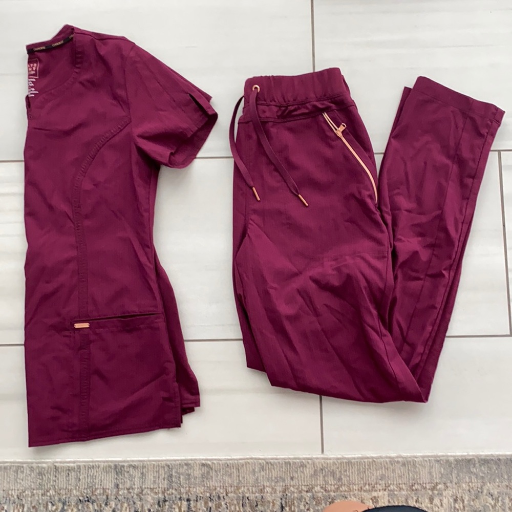 STATEMENT By Cherokee Women’s Scrubs Wine
